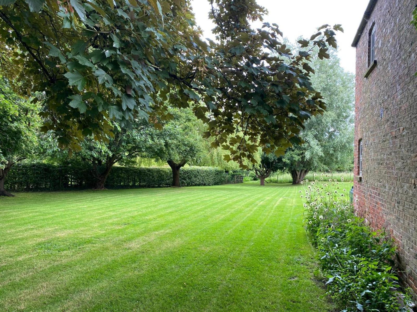 Grooms Cottage By Sheriff Hutton Castle Near York Экстерьер фото